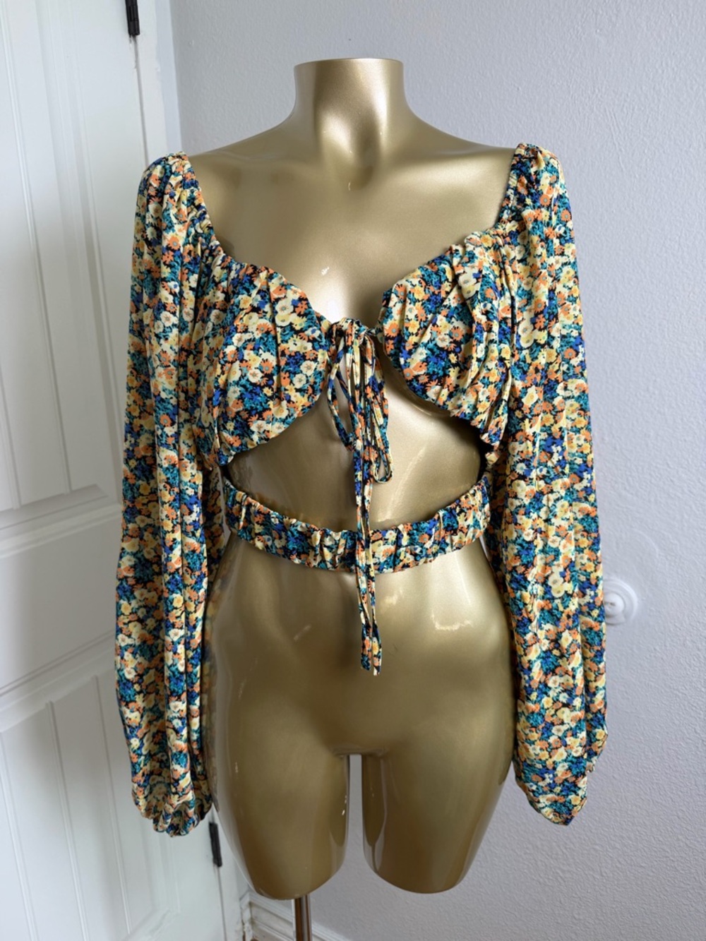 Mulla Floral Tie-Front Long Sleeve Crop Top - Yellow & Blue M